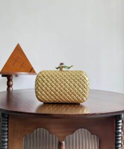 شنطة يد BOTTEGA VENETA الموديل knot